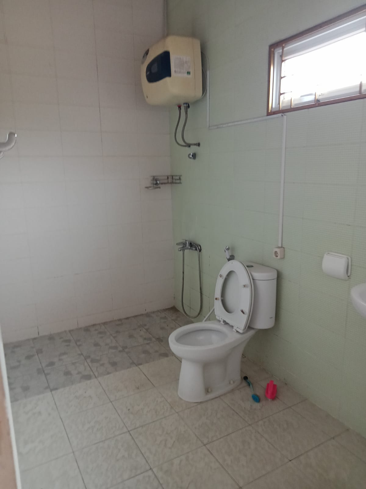 Rumah Disewakan Semi Furnished di Taman Simpruk Lippo Cikarang